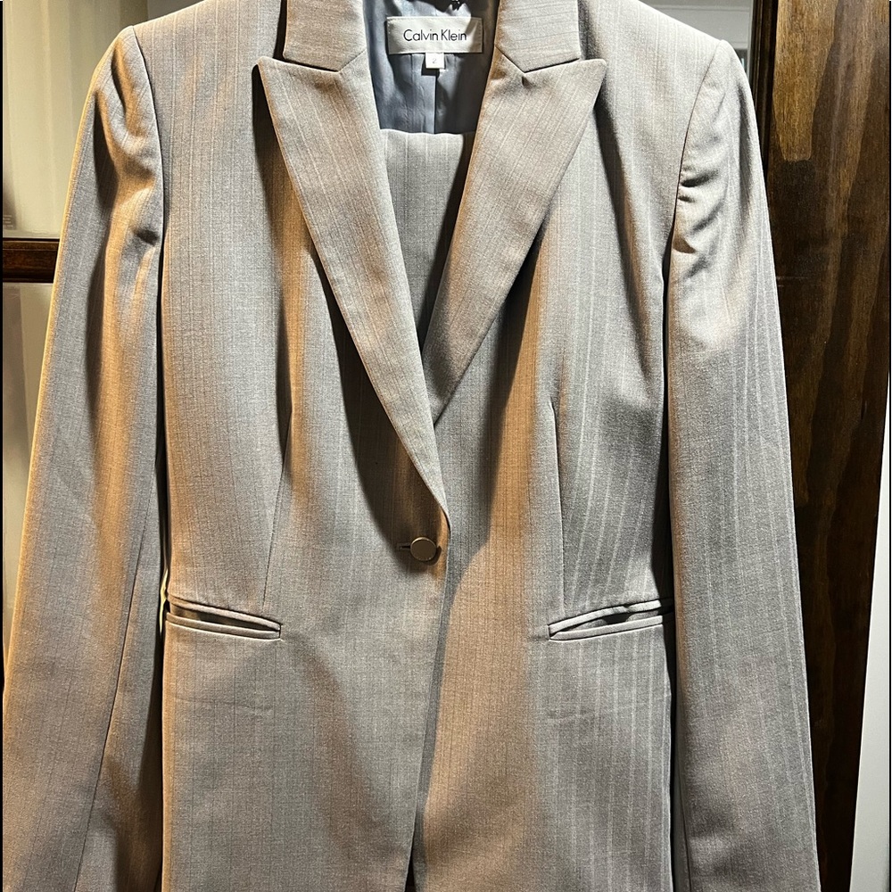 CalvinKlein 2 piece gray suit size 2